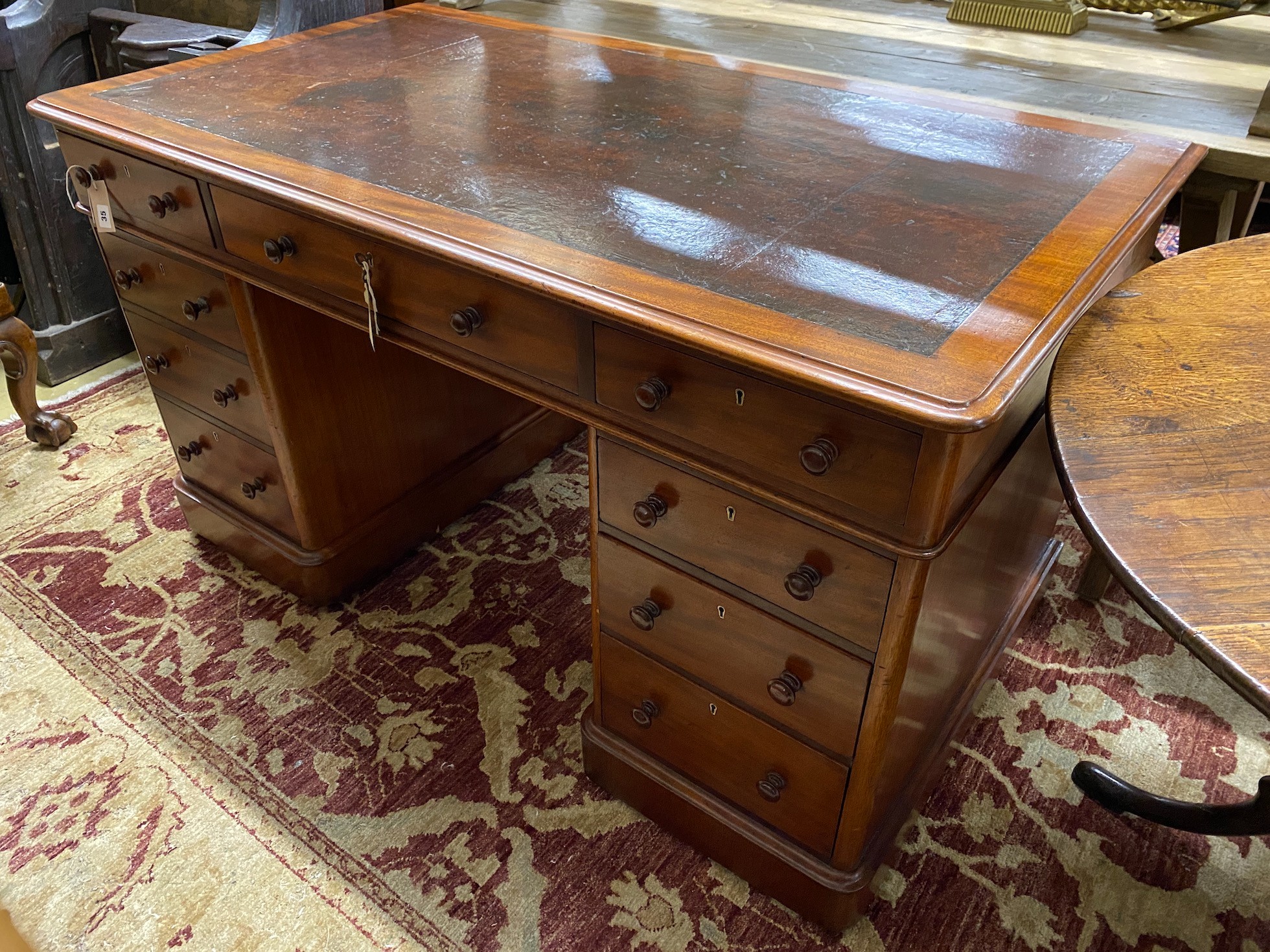 A Victorian mahogany pedestal desk, width 138cm, depth 76cm, height 76cm